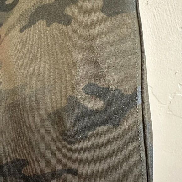 Spanx Faux Leather Women's‎ S Matte Green Camo Power Waistband - Picture 7 of 10